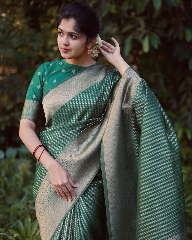 Women Dark Green Kanjivaram Silk Saree