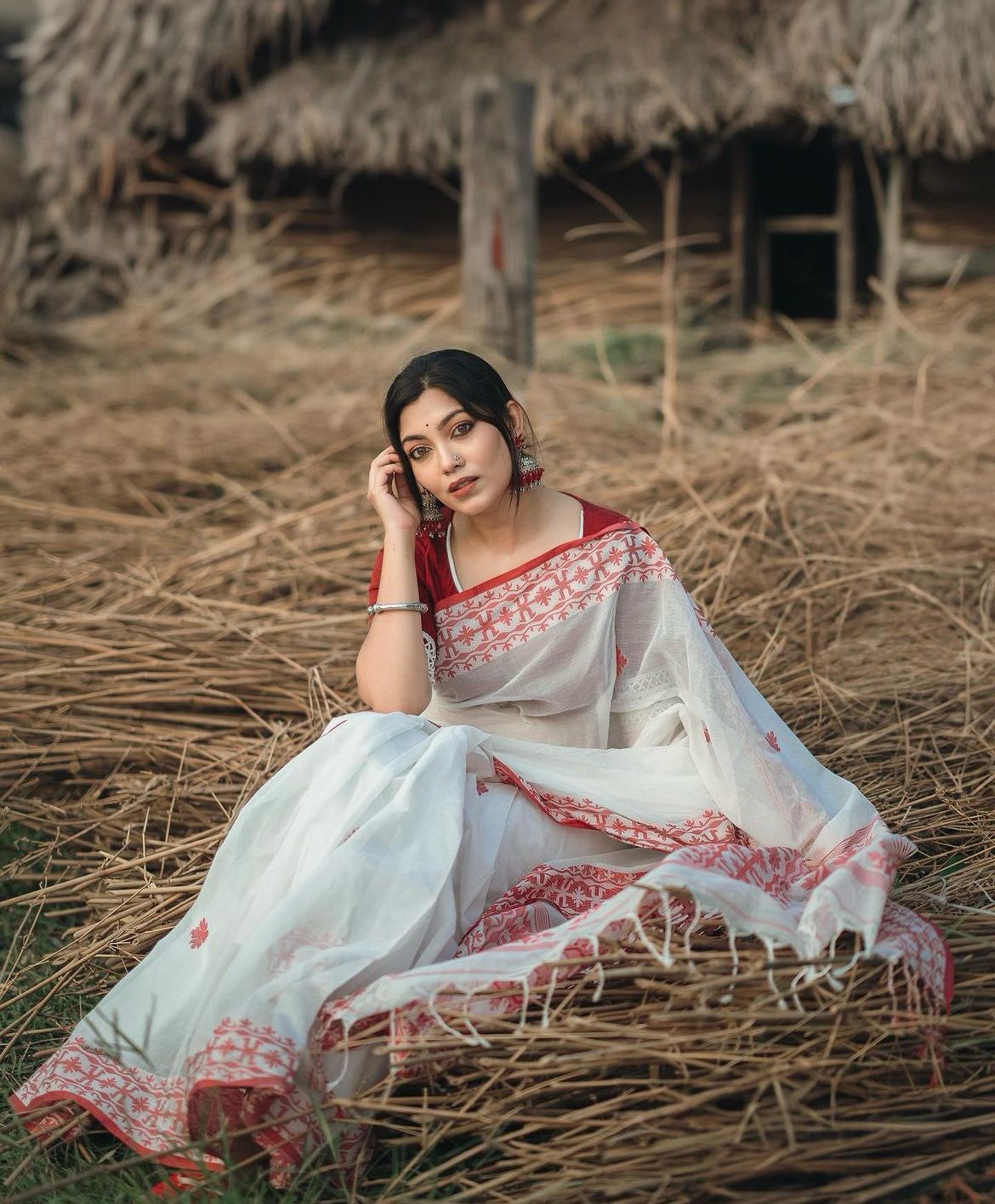 Women White And Maroon Soft Cotton Silk Saree