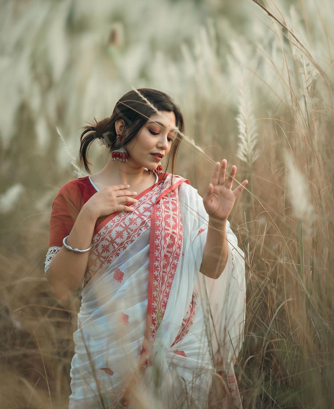 Women White And Maroon Soft Cotton Silk Saree