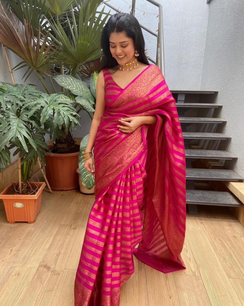 Women Pink Banarasi Soft Silk Saree