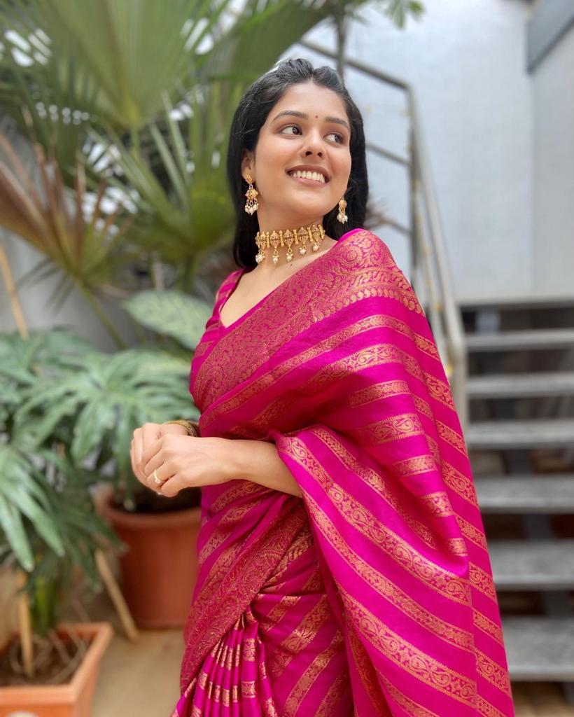 Women Pink Banarasi Soft Silk Saree