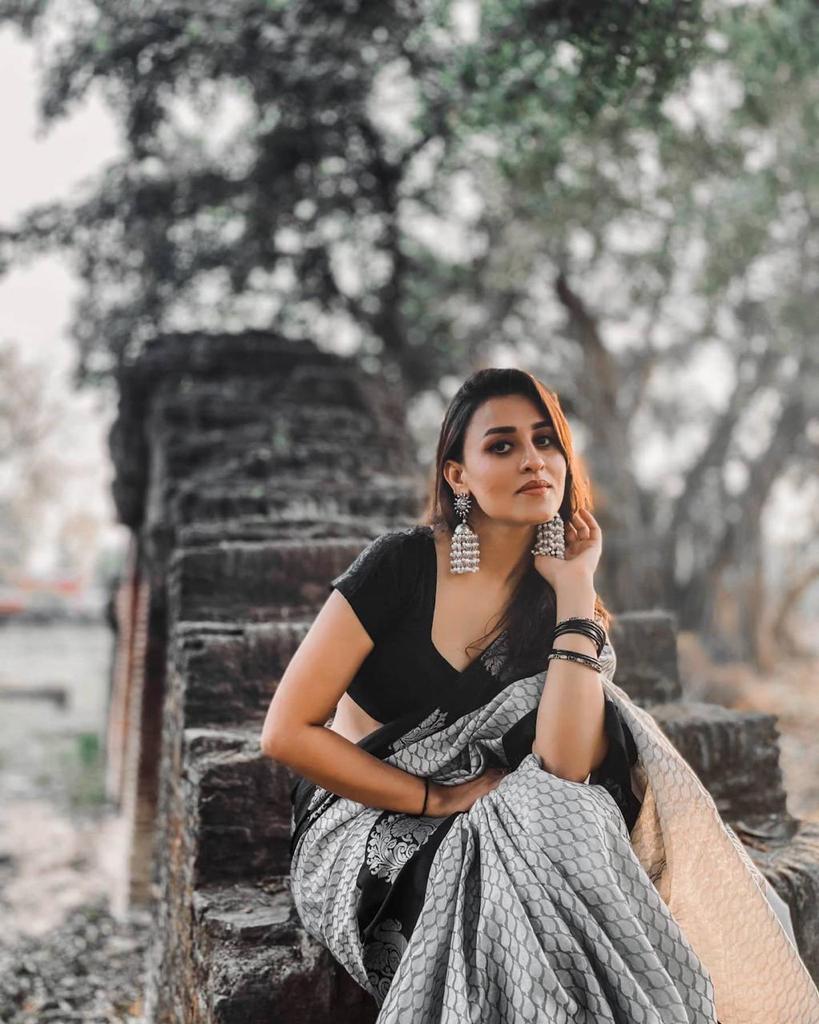 Women Black And White Banarasi Soft Silk Saree