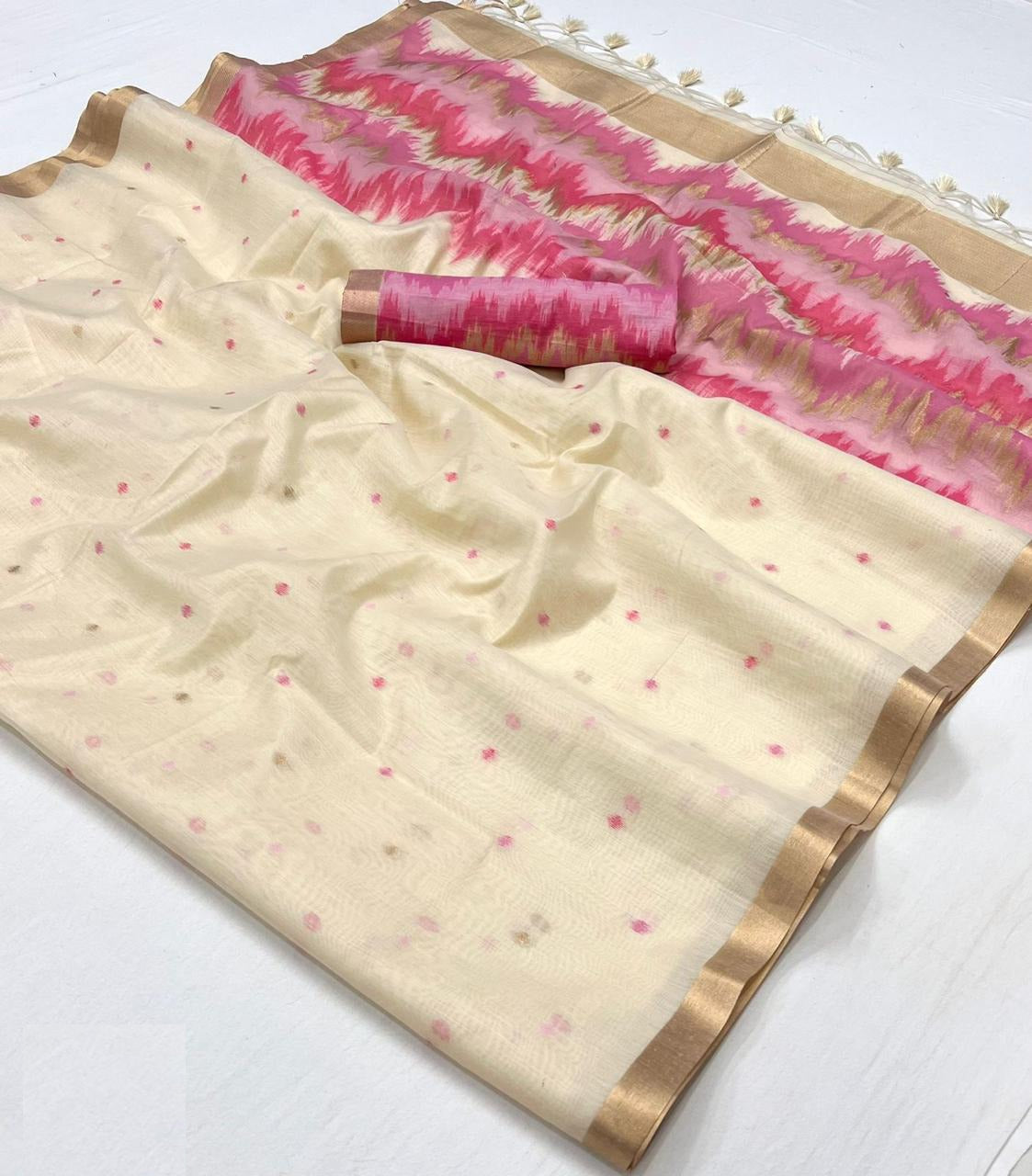 Flattering Off White Handloom Weaving Silk Saree