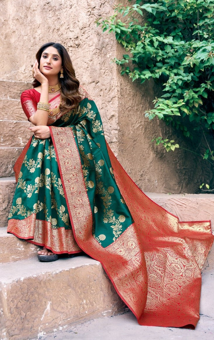Women Green And Red  Soft Silk Saree