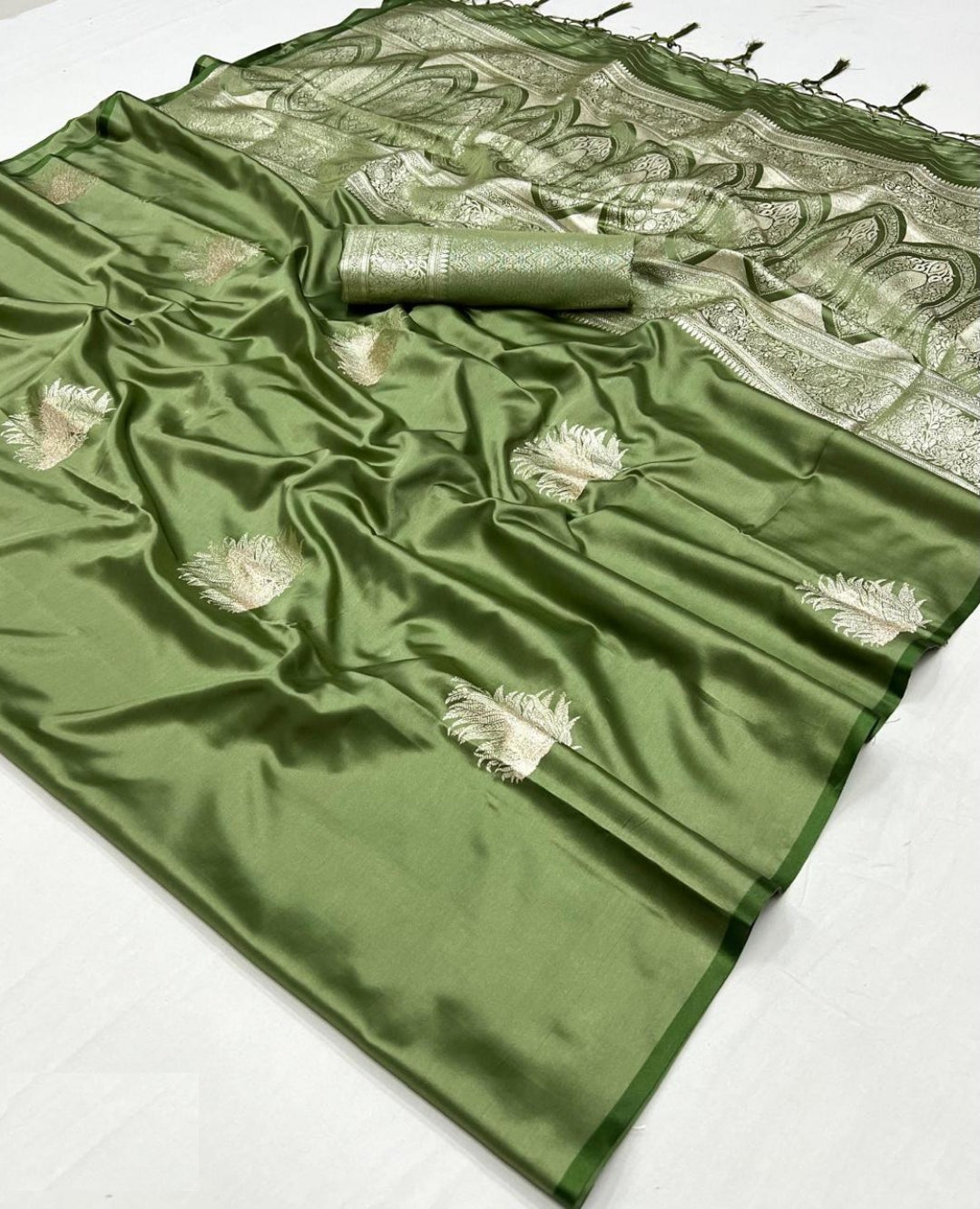 Women Green Handloom Weaving Jari Silk Saree