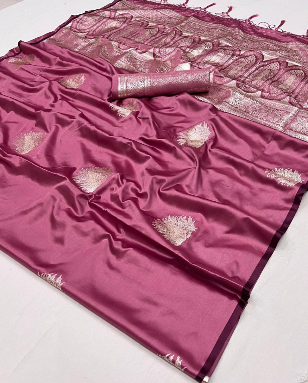 Women Burgundy Handloom Weaving Jari Silk Saree