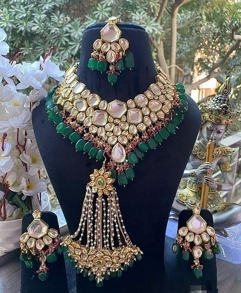 Exquisite Kundan and Emerald Bridal Necklace Set