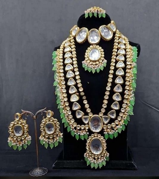 Exquisite Kundan and Green Bead Bridal Jewelry Set