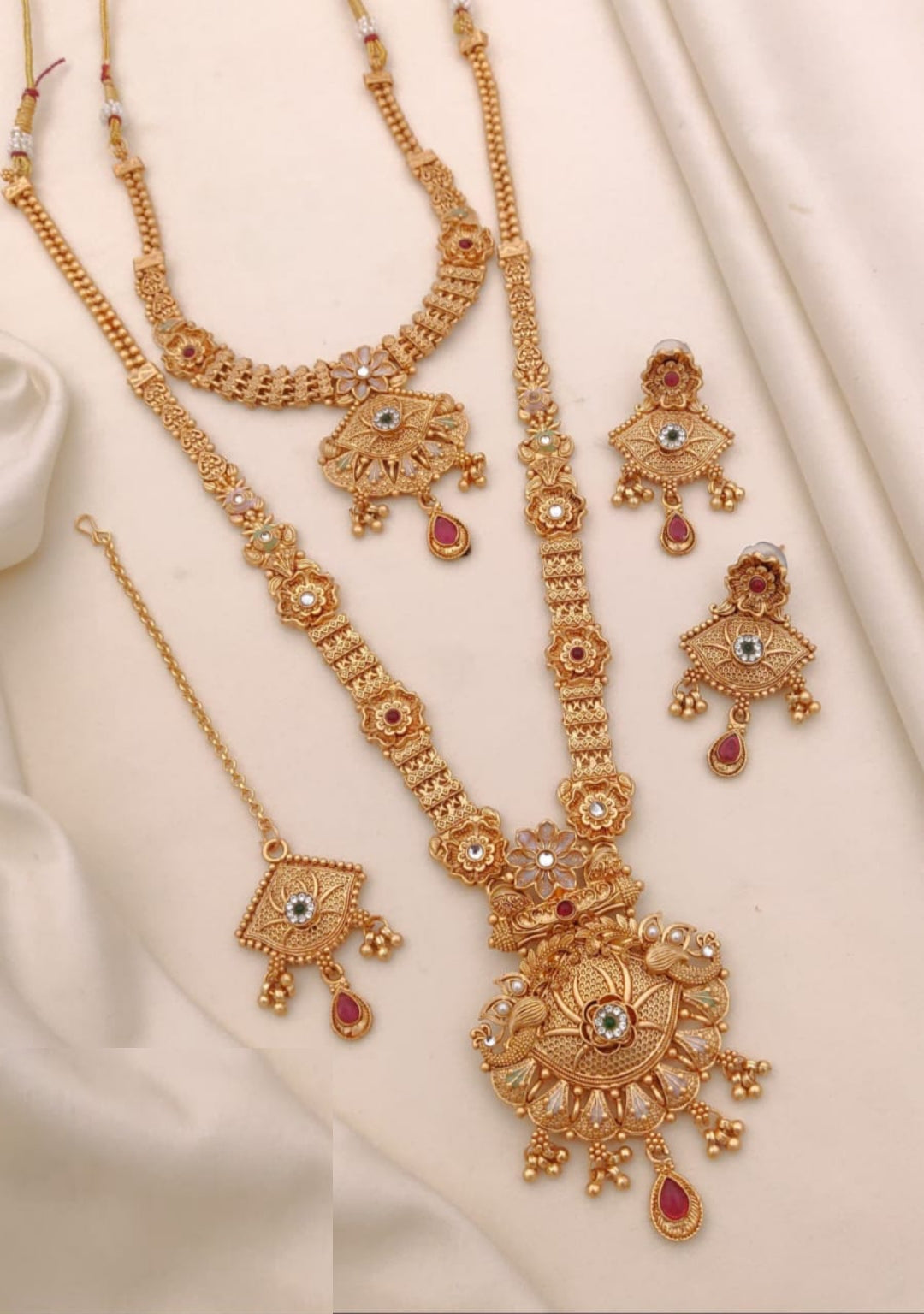 Exquisite Golden Polished Kundan Choker Necklace Set