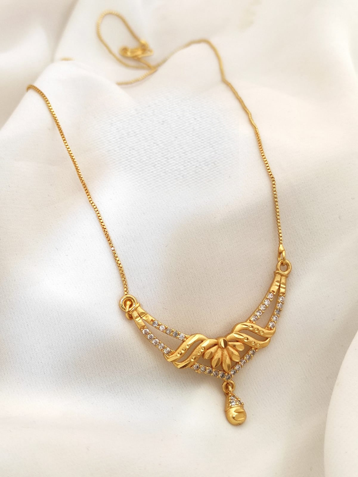 Exquisite Golden Polished Necklace