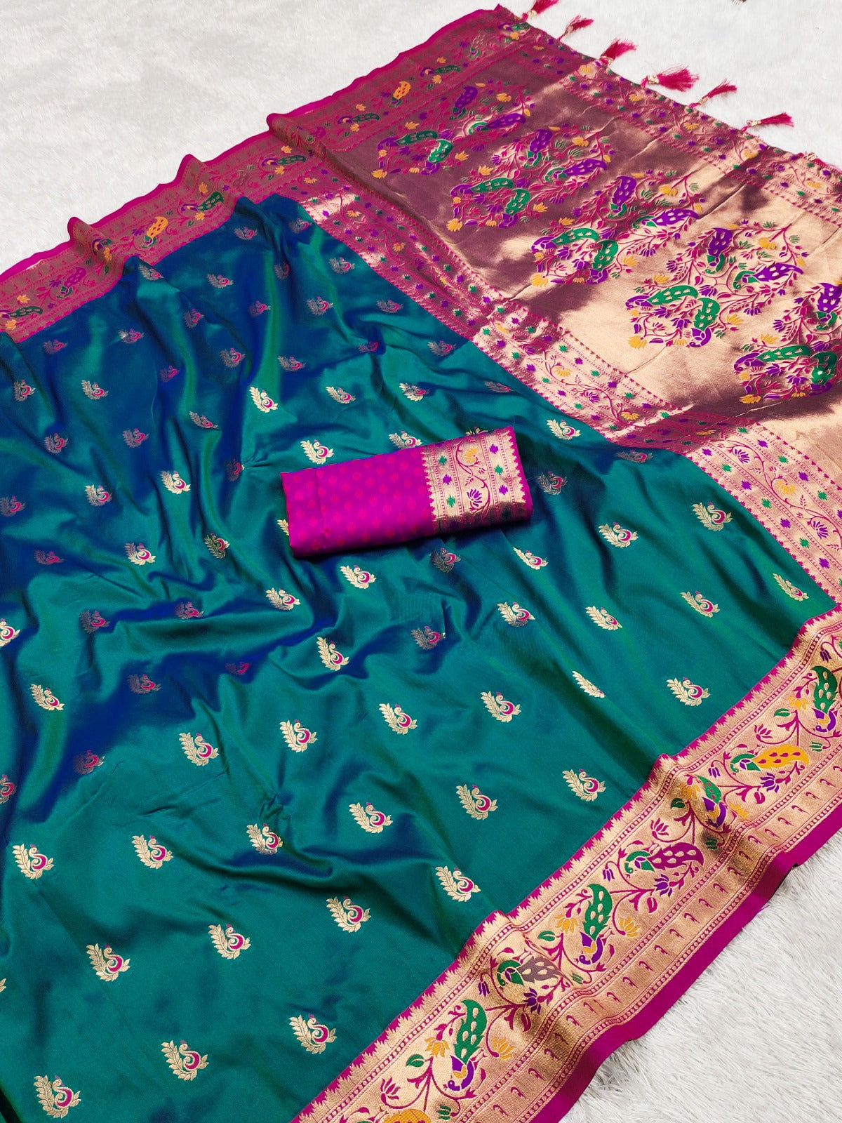 Women Teal Soft Silk Saree