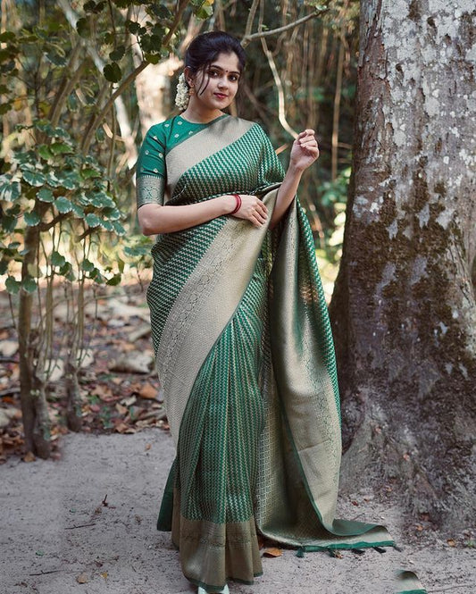 Women Dark Green Kanjivaram Silk Saree
