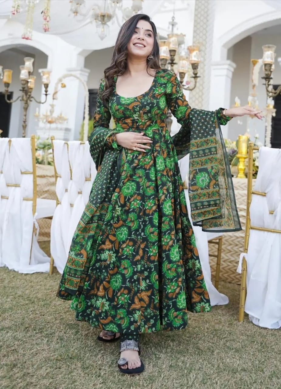 Women Black Muslin With Digital Print Anarkali Suit Set