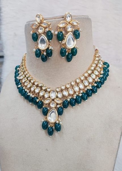 Elegant Kundan Choker Necklace Set with Matching Earrings