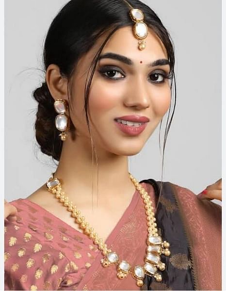Elegant Kundan Pearl Necklace and Earrings Set