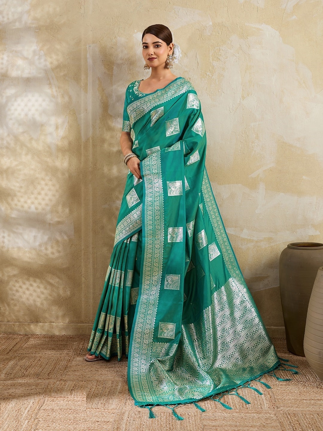 Women Blue Silk Blend Desi Saree