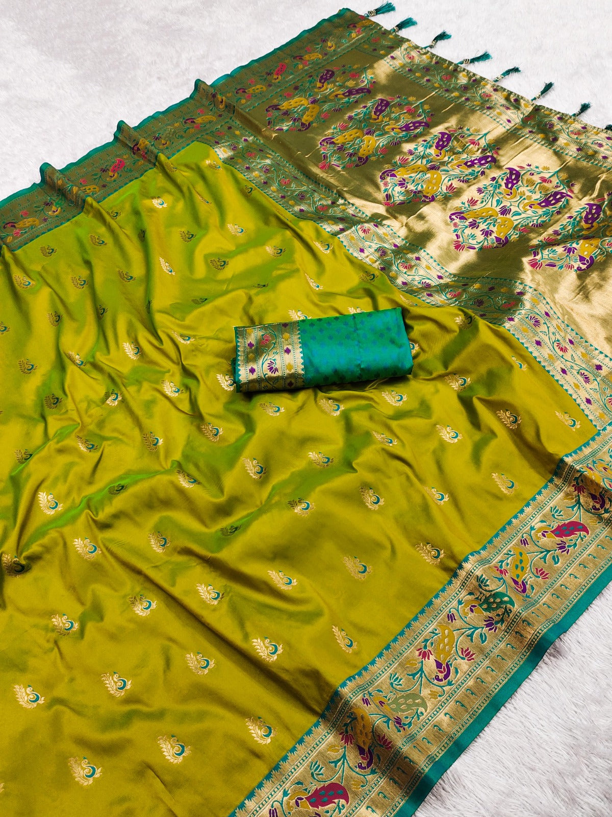 Women Green Soft Silk Saree